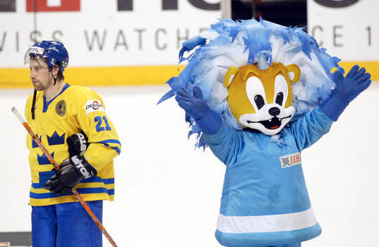 Peter Forsberg, Sverige och FinkY (Maskot)