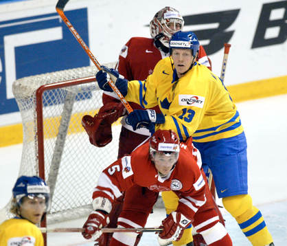 Mats Sundin, Sverige grovarbetar framför Peter Hirsch,