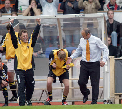 AIK-jubel på bänken, Peter Kisfaldu.., Pär Millqvist och