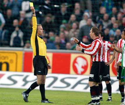 Mikael Nyström, domare varnar Niklas Skoog, Malmö