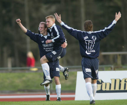 KFF segerjublar, Peter Martinsson har avgjort och tar