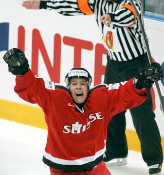 Martin Pluss, Schweiz, gör 1-0 för Schweiz, jubel