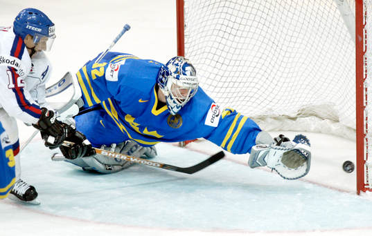 1-1, Mikael Tellqvist, målvakt, Sverige, klarar inte att