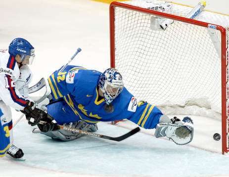 1-1, Mikael Tellqvist, målvakt, Sverige, klarar inte att