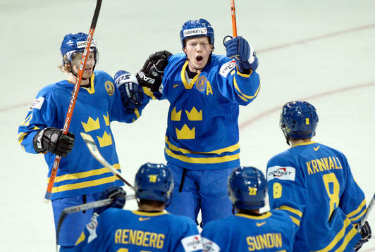 Mats Sundin, Sverige, slår in 1-2, för Sverige, Jubel