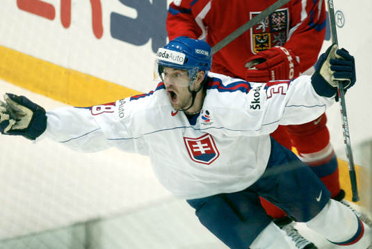 2-4,  Pavol Demitra, jubel. 2-4