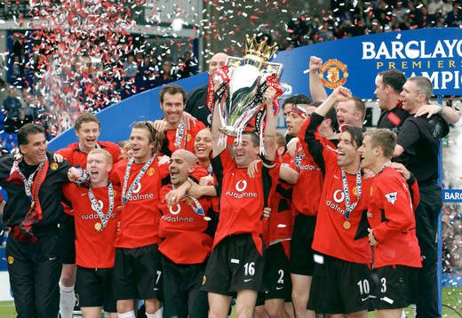 Manchester United jublar med pokalen. Jubel