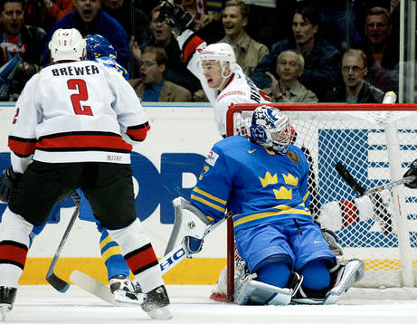 3-2, Mikael Tellqvist, målvakt, klarar inte att ta ut