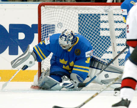 3-2, Mikael Tellqvist, målvakt, klarar inte att ta ut