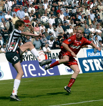 Östers debutant Tommie Lundström mot Jonas Olsson