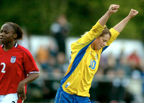 Johanna Almgren, Sverige jublar och Faye Cardin, England