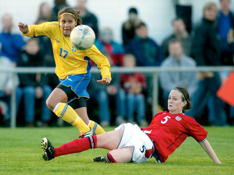 Emelie Farfa, Sverige och Georgie Adams, England
