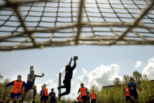 Fotboll, Dam, Träning Sverige