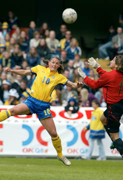Salina Olsson, Sverige och Carla Brunozzi, målvakt, Italien