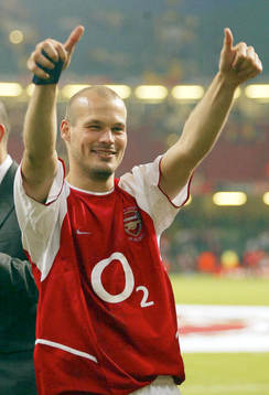 Fredrik Ljungberg, Arsenal gör tummarna upp och jublar
