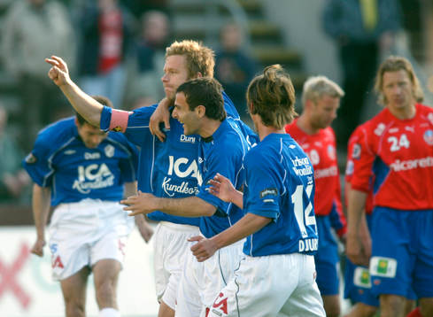 Tommy Jönsson, Halmstad har gjort 0-1 och gratuleras,