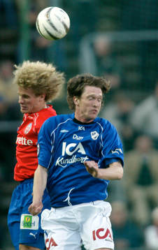 Christoffer Andersson, HIF, nickduellerar med Mikael