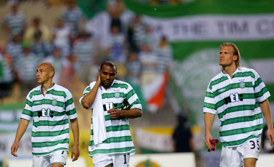Henrik Larsson, Didier Agathe och Johan Mjällby deppar,