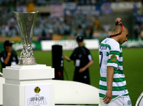 Henrik Larsson går förbi