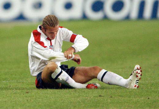 David Beckham, med skadad arm. Skada