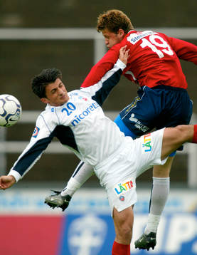 Paulinho Guarra i höjdduell med Eldin Karisik