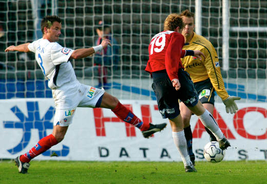 Paulinho Guarra gör 2-0 till ÖIS