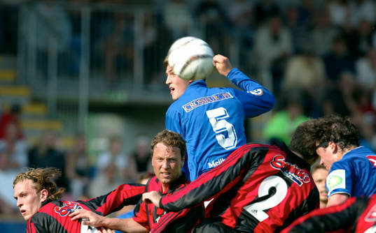 Andreas Bild ( i mitten) , Peter Abelsson ( 5). Nickduell