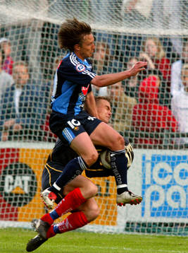Fredrik Larsson, Helsingborg plockar ner bollen framför