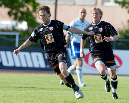 Bläddra bland fler bilder av FOTBOLL