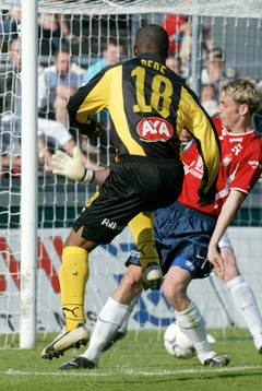 Dede, Hammarby,  skjuter 0-1