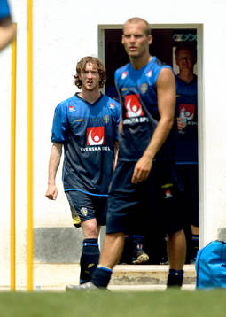 Mikael Nilsson i skuggan av Fredrik Ljungberg