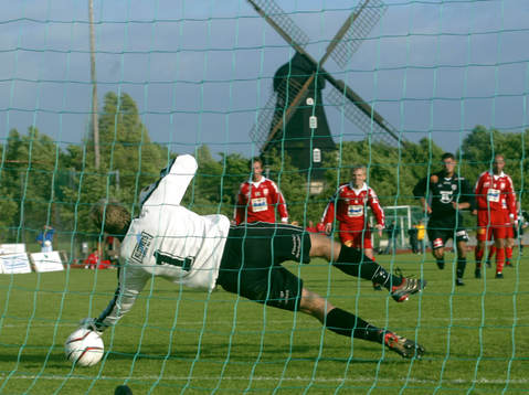 Straff i 93:e, bollen