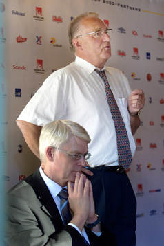 Sune Hellströmmer och Bengt Madsen presenterar det nya