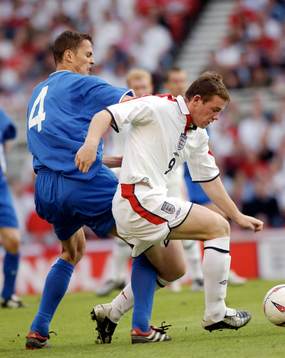Englands Wayne Rooney och Slovakiens Marian Zeman