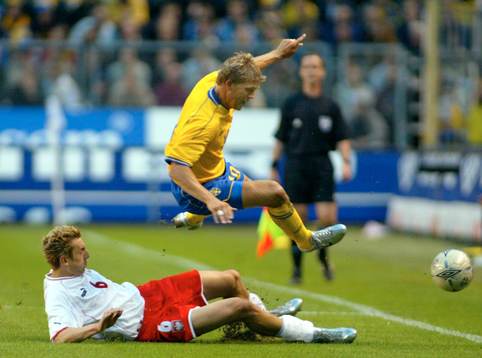 Marcus Allbäck, Sverige och Jacek Bak, Polen