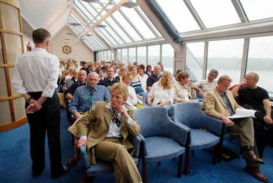 Fotboll, Dam, damprojektilen