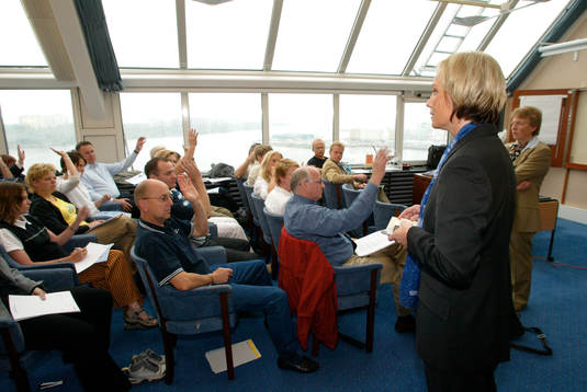 Fotboll, Dam, damprojektilen