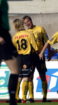 Rekordtidigt mål av Hasse Berggren, Elfsborg som gratuleras