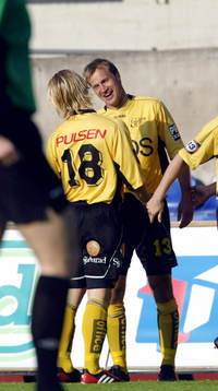 Rekordtidigt mål av Hasse Berggren, Elfsborg som gratuleras