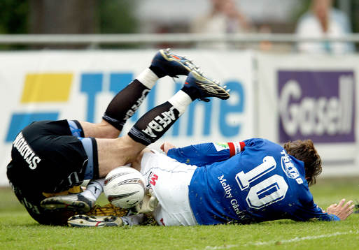 2-4, Jonas Nilsson, Trelleborg, attackerar Dime