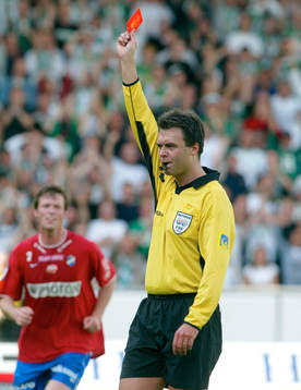 Martin Ingvarsson, domare. Rött kort