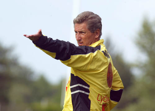 Sören Cratz, tränare,  visar klass