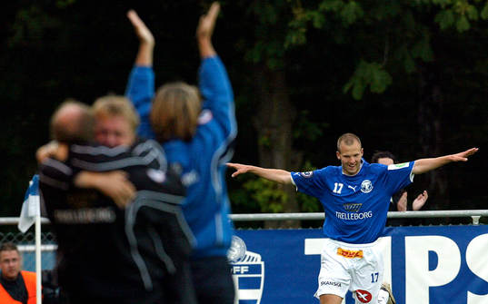 Patrik Svensson, Jubel, Ulf Larsson, tränare kramas