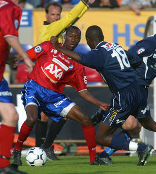 Atiba Hutchinsson mot Valter Tomas Jr