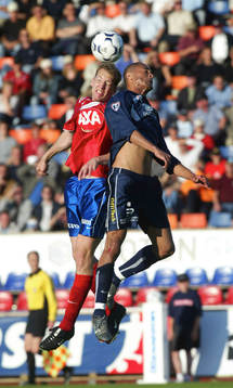 Fredrik Bild och Afonso Alves nickduell