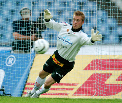 Lee Baxter, målvakt, Malmö,  ser Kim Källströms straff