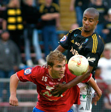 Benjamin Kibebe, AIK och Johan Svensson, Öster