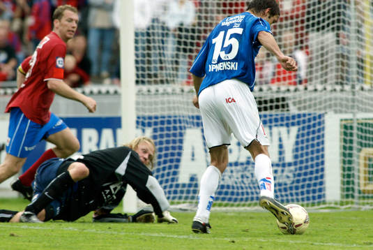 Igor Sypniewski, Halmstad skjuter in 3-0 till Halmstad