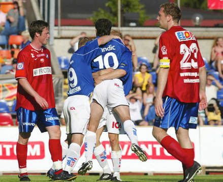 Sharbel Touma har gjort 0-1 på en tveksam straff,