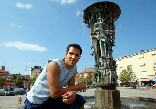 Driss El Asmar, målvakt, på torget i  Enköping